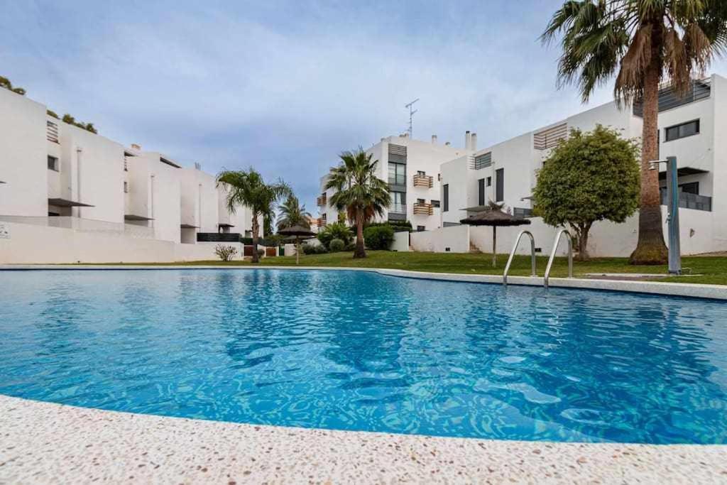 Moderno Tranquilo Con Piscina Y Jardin Apartment